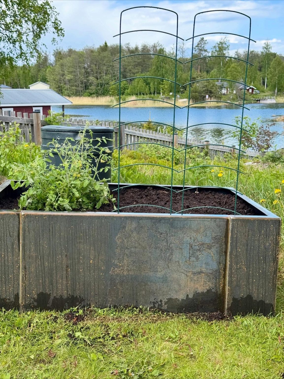 Blomlåda i corten - Lundgrens Smide