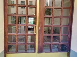 Mässingsbeklädnad entréparti